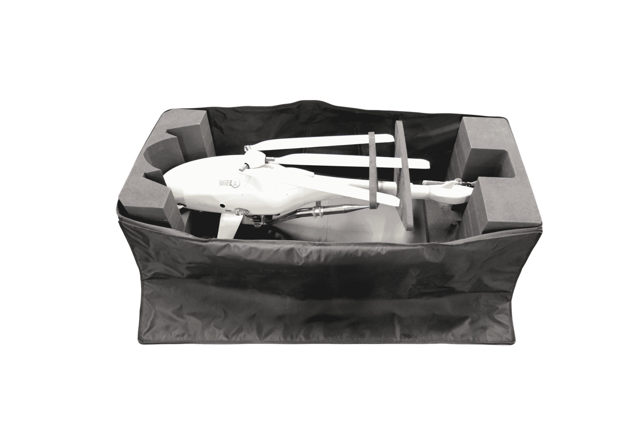 Militaire drone ligt in een zachte transportverpakking met maatwerk schuiminterieur van Faes, ontworpen voor bescherming van de drone en bijbehorende onderdelen tijdens veilig transport.