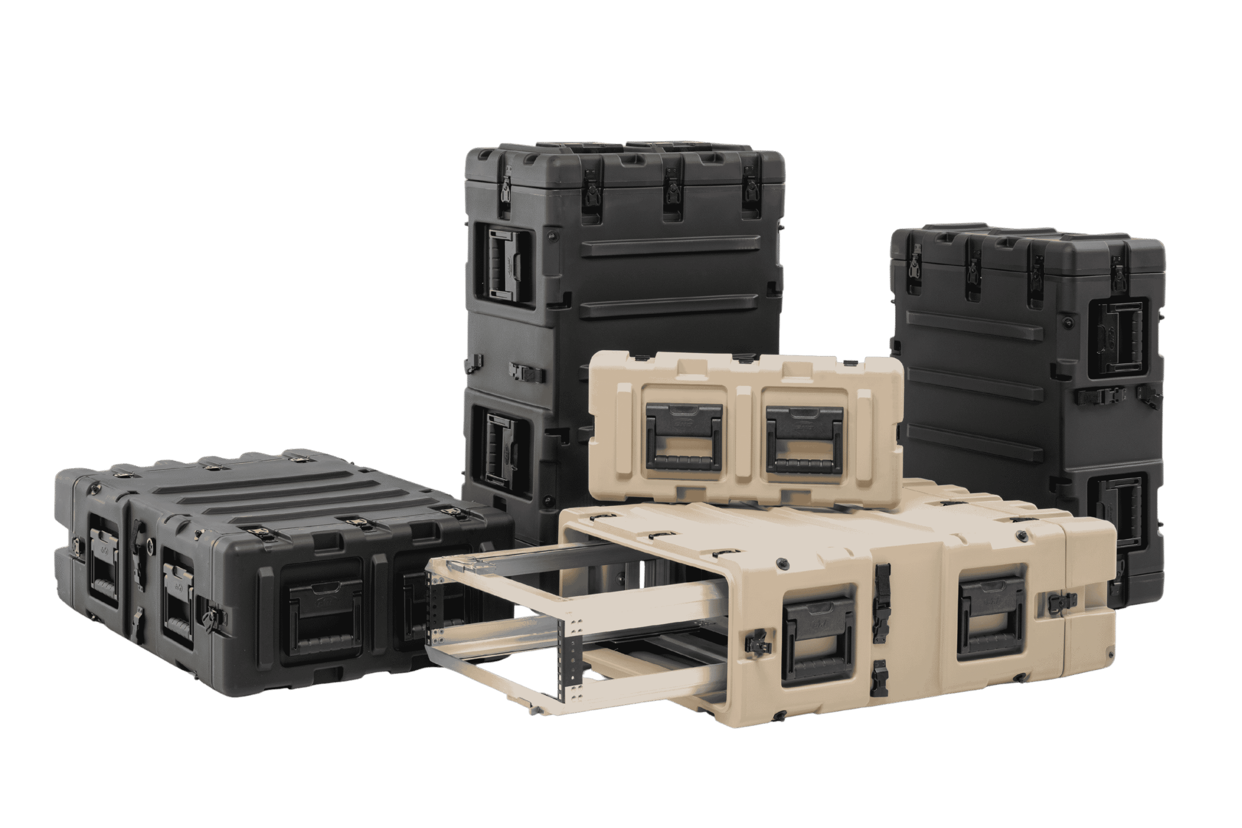 Zwarte en zandkleurige SKB rugged cases in verschillende formaten, waaronder een uitvoering met rackframe, verkrijgbaar bij Faes voor de professionele bescherming van defensie-uitrusting.